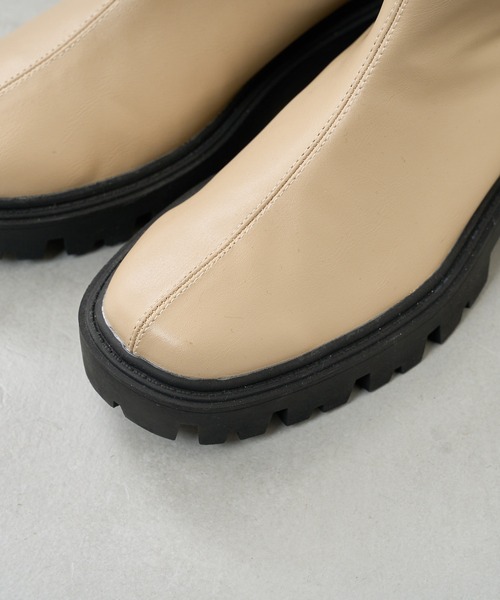 Chico（チコ）の「サイドZIPボリュームショートブーツ（ブーツ・レディース・ブラック/ベージュ・MEDIUM/LARGE/SMALL）」の16枚目の写真