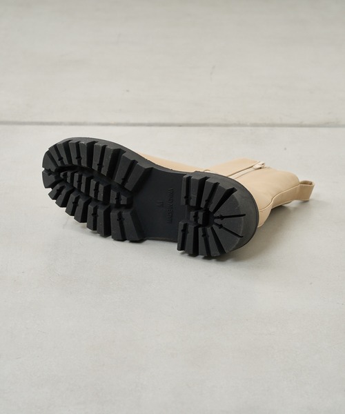 Chico（チコ）の「サイドZIPボリュームショートブーツ（ブーツ・レディース・ブラック/ベージュ・MEDIUM/LARGE/SMALL）」の13枚目の写真