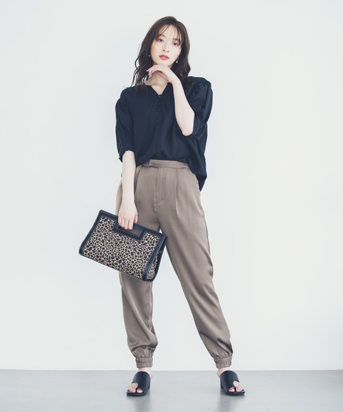 Andemiu（アンデミュウ）の「シアーバルーンシャツ五分袖958350（シャツ/ブラウス・レディース・オフホワイト/ブラック/ベージュ・FREE）」の5枚目の写真