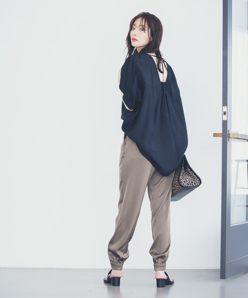 Andemiu（アンデミュウ）の「シアーバルーンシャツ五分袖958350（シャツ/ブラウス・レディース・オフホワイト/ブラック/ベージュ・FREE）」の6枚目の写真