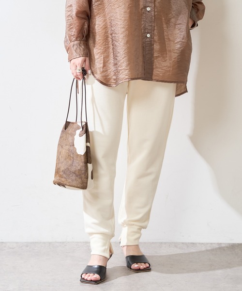 SHENERY（シーナリー）の「裾スリットスウェットパンツ（スウェットパンツ・レディース・オフホワイト/グリーン・FREE）」の4枚目の写真