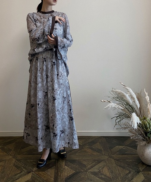 NICOLE CLUB（ニコル　クラブ）の「【NICOLE CLUB】ニュアンスストーン柄ギャザーブラウス（シャツ/ブラウス・レディース・グレー系/ネイビー系・MEDIUM）」の10枚目の写真