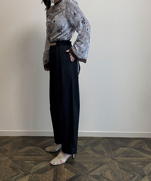 NICOLE CLUB（ニコル　クラブ）の「【NICOLE CLUB】ニュアンスストーン柄ギャザーブラウス（シャツ/ブラウス・レディース・グレー系/ネイビー系・MEDIUM）」の8枚目の写真