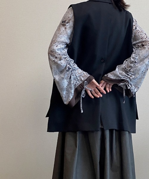 NICOLE CLUB（ニコル　クラブ）の「【NICOLE CLUB】ニュアンスストーン柄ギャザーブラウス（シャツ/ブラウス・レディース・グレー系/ネイビー系・MEDIUM）」の19枚目の写真