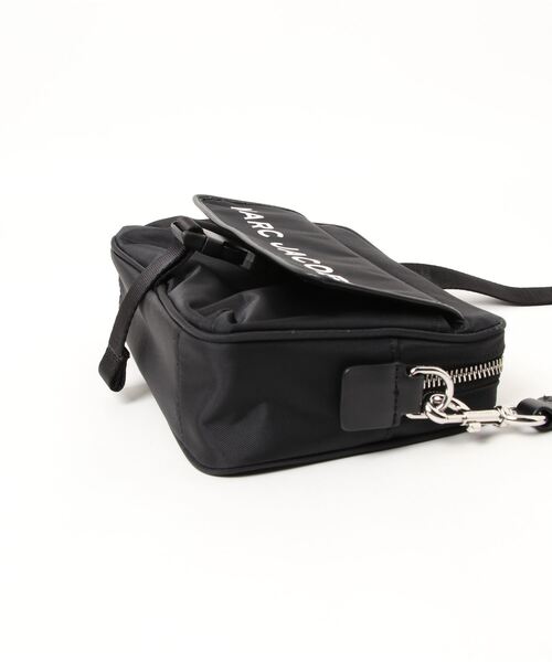 MARC JACOBS（マークジェイコブス）の「SUSPIRIA CROSSBODY/サスペリア クロスボディ メッセンジャー（メッセンジャーバッグ・レディース・ブラック/ダークグレー・ONE SIZE）」の4枚目の写真