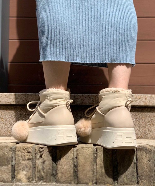 ASH（アッシュ）の「WEB限定【MINI FUR】パフィーボアブーツ（ブーツ・レディース・ベージュ・35/36/37/38/39/40）」の3枚目の写真