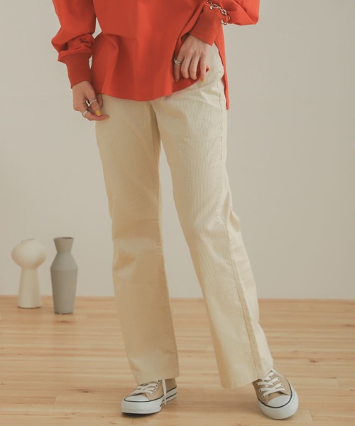 SENSE OF PLACE by URBAN RESEARCH(センスオブプレイスバイアーバンリサーチ)の「コーデュロイフレアパンツ(その他パンツ・レディース・アイボリー/カーキ/ブラウン・MEDIUM/SMALL)」の4枚目の写真