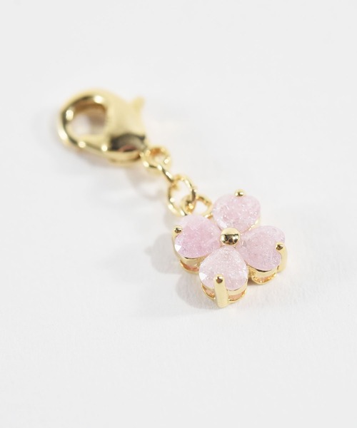 ma chere Cosette?（マシェールコゼット）の「クローバーマスクチャーム（チャーム・レディース・アイボリー/ライトピンク/ライトブルー/ピンク系その他・FREE）」の8枚目の写真