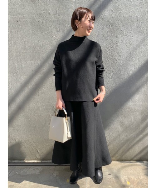 BEARDSLEY（ビアズリー）の「ボトルネックプルオーバーとセットアップで着られてシルエットのきれい　ニットフレアスカート（スカート・レディース・ブラック/ベージュ・FREE）」の3枚目の写真