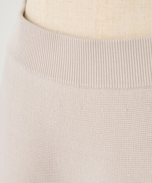 BEARDSLEY（ビアズリー）の「ボトルネックプルオーバーとセットアップで着られてシルエットのきれい　ニットフレアスカート（スカート・レディース・ブラック/ベージュ・FREE）」の16枚目の写真