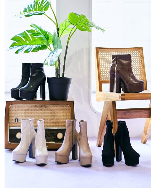 Mafmof（マフモフ）の「Mafmof(マフモフ) ボリューム厚底ストーム太ヒールストレッチ ブーツ（ブーツ・レディース・ブラック/ブラック系その他/ブラウン/ベージュ/ホワイト・S/M/L/LL）」の2枚目の写真