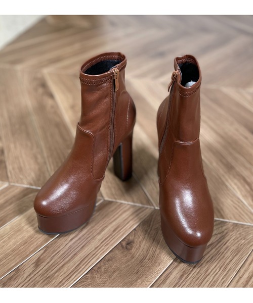 Mafmof（マフモフ）の「Mafmof(マフモフ) ボリューム厚底ストーム太ヒールストレッチ ブーツ（ブーツ・レディース・ブラック/ブラック系その他/ブラウン/ベージュ/ホワイト・S/M/L/LL）」の4枚目の写真