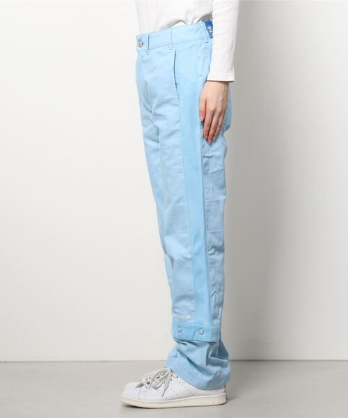 adidas(アディダス)の「ツイル トラックパンツ(ジャージ) / アディダスオリジナルス(その他パンツ・レディース・ブルー/ブラック・SMALL/MEDIUM/LARGE/X-LARGE/XX-LARGE/X-SMALL)」の12枚目の写真