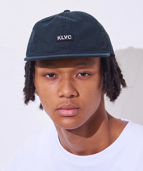 atmos pink(アトモスピンク)の「VALENCIANO by KELME KLVC FLAT CAP / ヴァレンシアーノ ケイエルヴイシィフラットキャップ(キャップ・メンズ・ブラック/ベージュ・FREE)」の1枚目の写真
