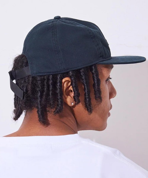 atmos pink(アトモスピンク)の「VALENCIANO by KELME KLVC FLAT CAP / ヴァレンシアーノ ケイエルヴイシィフラットキャップ(キャップ・メンズ・ブラック/ベージュ・FREE)」の3枚目の写真