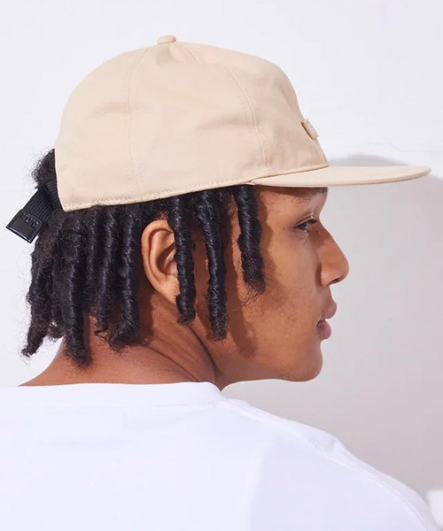 atmos pink(アトモスピンク)の「VALENCIANO by KELME KLVC FLAT CAP / ヴァレンシアーノ ケイエルヴイシィフラットキャップ(キャップ・メンズ・ブラック/ベージュ・FREE)」の4枚目の写真