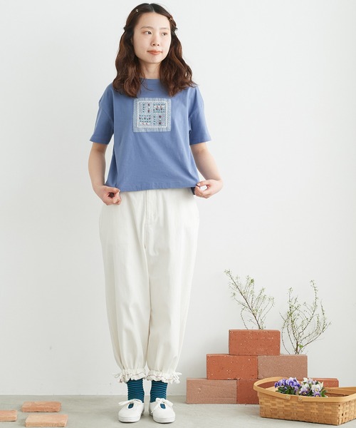 chambre de charme(シャンブルドゥシャーム)の「cdc 30コーマ天竺 かだんのお花ビーズT(Tシャツ/カットソー・レディース・ブルー/キナリ・FREE)」の9枚目の写真