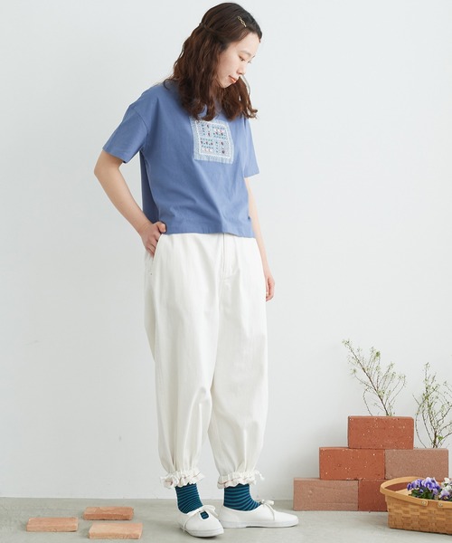 chambre de charme(シャンブルドゥシャーム)の「cdc 30コーマ天竺 かだんのお花ビーズT(Tシャツ/カットソー・レディース・ブルー/キナリ・FREE)」の11枚目の写真
