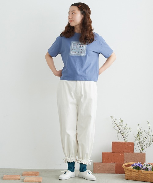 chambre de charme(シャンブルドゥシャーム)の「cdc 30コーマ天竺 かだんのお花ビーズT(Tシャツ/カットソー・レディース・ブルー/キナリ・FREE)」の12枚目の写真