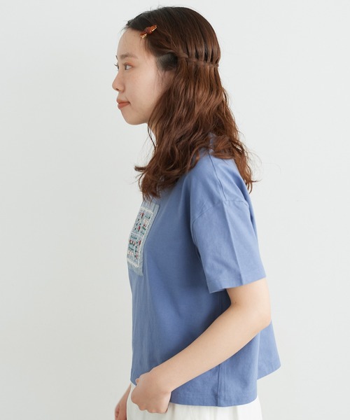 chambre de charme(シャンブルドゥシャーム)の「cdc 30コーマ天竺 かだんのお花ビーズT(Tシャツ/カットソー・レディース・ブルー/キナリ・FREE)」の5枚目の写真