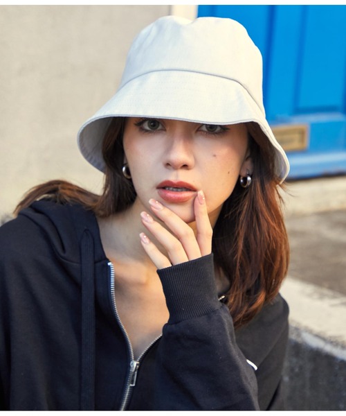 ANAP(アナップ)の「シンプルバケットハット(ハット・レディース・ホワイト/ブラック・FREE)」の17枚目の写真