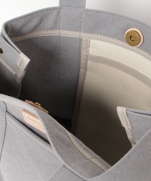 KATHARINE HAMNETT LONDON （キャサリンハムネットロンドン）の「KATHARINE HAMNETT LONDON/キャサリンハムネットロンドン TOTE BAG（MEDIUM）（トートバッグ・レディース・キャメル/ベージュ/グレー/ブラック・FREE）」の7枚目の写真