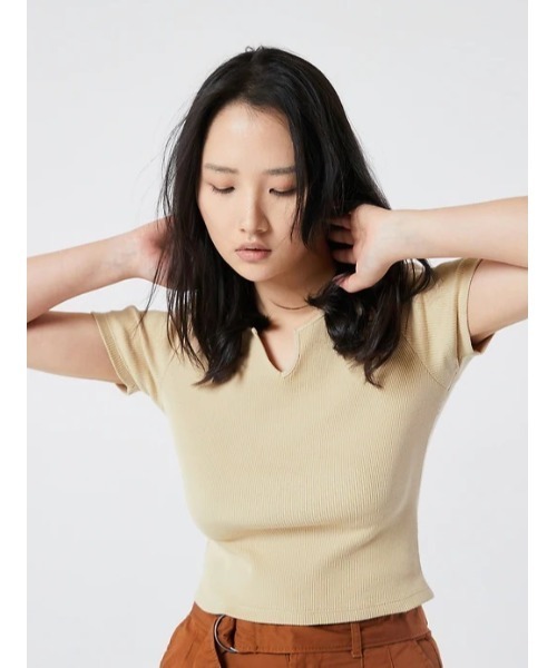 GAP（ギャップ）の「リブ ノッチネック Tシャツ（Tシャツ/カットソー・レディース・ホワイト/ピンク/ネイビー/ベージュ・XS/XXS/S/L/M/XL）」の7枚目の写真