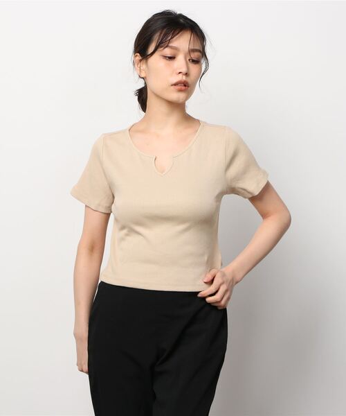 GAP（ギャップ）の「リブ ノッチネック Tシャツ（Tシャツ/カットソー・レディース・ホワイト/ピンク/ネイビー/ベージュ・XS/XXS/S/L/M/XL）」の8枚目の写真