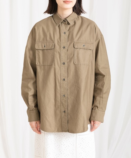 美品 ヨリ バックフリル サファリロングジャケット シャツワンピース カーキ ヨリロングシャツワンピースサファリジャケットバックフリルカーキ