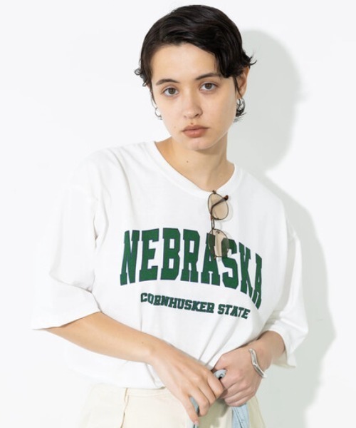 koe(コエ)の「カレッジプリント半袖Tシャツ*(Tシャツ/カットソー・レディース・グリーン/ブラック/ホワイト/ブルー・XL/M/L)」の2枚目の写真