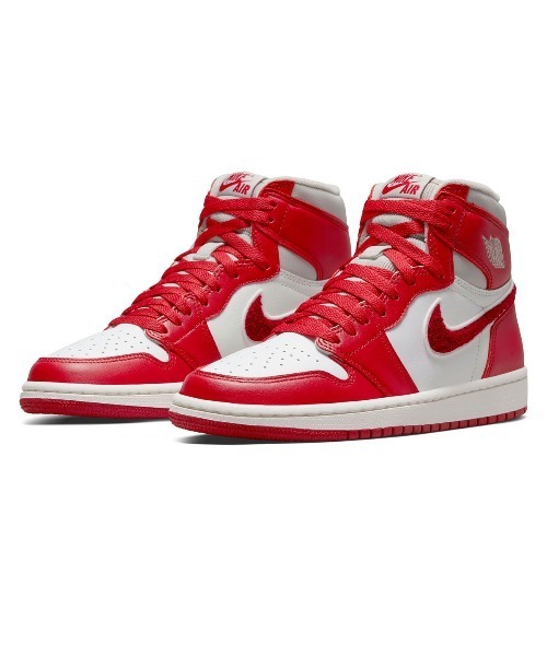 NIKE（ナイキ）の「NIKE W AIR JORDAN 1 HIGH OG エア ジョーダン 1 スニーカー（スニーカー・メンズ・レッド・26.5cm/27.5cm/28.5cm/26.0cm/27.0cm/28.0cm）」の2枚目の写真
