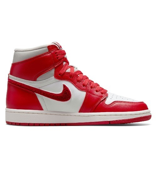 NIKE（ナイキ）の「NIKE W AIR JORDAN 1 HIGH OG エア ジョーダン 1 スニーカー（スニーカー・メンズ・レッド・26.5cm/27.5cm/28.5cm/26.0cm/27.0cm/28.0cm）」の3枚目の写真