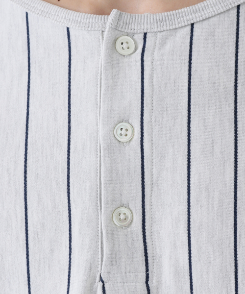 JOURNAL STANDARD(ジャーナルスタンダード)の「【YALE×JOURNAL STANDARD】別注 ベースボール ヘンリーネックTシャツ(Tシャツ/カットソー・メンズ・ホワイト/グレー・MEDIUM/LARGE)」の9枚目の写真