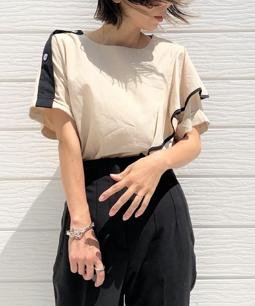 Q（キュー）の「バイカラーアシメブラウス（シャツ/ブラウス・レディース・ホワイト/ベージュ・MEDIUM）」の2枚目の写真