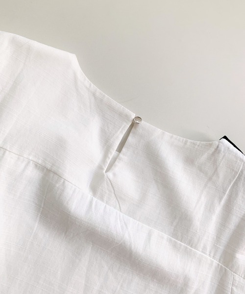 Q（キュー）の「バイカラーアシメブラウス（シャツ/ブラウス・レディース・ホワイト/ベージュ・MEDIUM）」の12枚目の写真