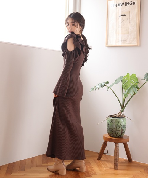 one after another NICE CLAUP（ワンアフターアナザーナイスクラップ）の「肩フリルレディニットワンピース（ワンピース・レディース・ベージュ/ブラウン/ラベンダー・FREE）」の21枚目の写真