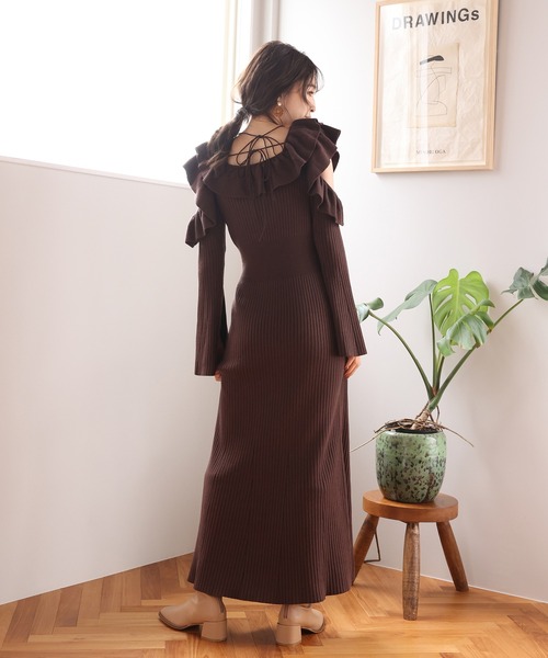 one after another NICE CLAUP（ワンアフターアナザーナイスクラップ）の「肩フリルレディニットワンピース（ワンピース・レディース・ベージュ/ブラウン/ラベンダー・FREE）」の22枚目の写真