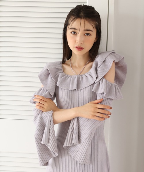 one after another NICE CLAUP（ワンアフターアナザーナイスクラップ）の「肩フリルレディニットワンピース（ワンピース・レディース・ベージュ/ブラウン/ラベンダー・FREE）」の4枚目の写真