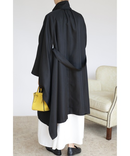 &. NOSTALGIA（アンドドットノスタルジア）の「【ZOZO限定】スクエアポンチョコート（トレンチコート・レディース・ブラック/ベージュ・FREE）」の8枚目の写真