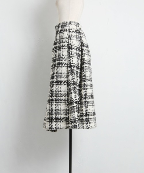 tocco closet(トッコ クローゼット)の「チェック柄ツイードタックフレアスカート(スカート・レディース・ベージュ/アイボリー・M)」の21枚目の写真