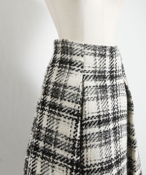tocco closet(トッコ クローゼット)の「チェック柄ツイードタックフレアスカート(スカート・レディース・ベージュ/アイボリー・M)」の8枚目の写真