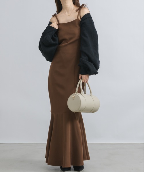 NEUNA(ヌナ)の「【大人のフレアな落ち感。】フレアリボンウエストギャザーロングワンピース(ワンピース・レディース・ブラウン/アイボリー/ブラック・SMALL/MEDIUM/LARGE)」の16枚目の写真