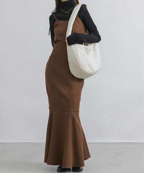 NEUNA(ヌナ)の「【大人のフレアな落ち感。】フレアリボンウエストギャザーロングワンピース(ワンピース・レディース・ブラウン/アイボリー/ブラック・SMALL/MEDIUM/LARGE)」の14枚目の写真