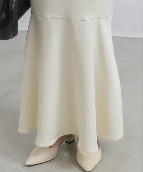 NEUNA(ヌナ)の「【大人のフレアな落ち感。】フレアリボンウエストギャザーロングワンピース(ワンピース・レディース・ブラウン/アイボリー/ブラック・SMALL/MEDIUM/LARGE)」の11枚目の写真