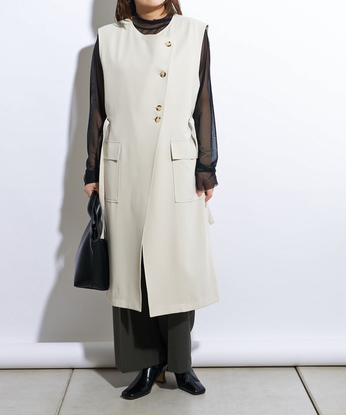 Lui's（ルイス）の「アシメボタンロングジレ（ベスト・レディース・オフホワイト/ブラック・FREE）」の5枚目の写真