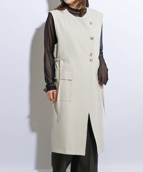 Lui's（ルイス）の「アシメボタンロングジレ（ベスト・レディース・オフホワイト/ブラック・FREE）」の3枚目の写真