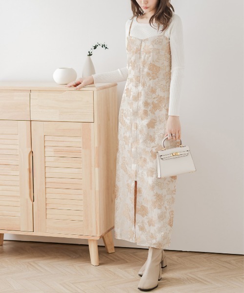 AMELY（エミリー）の「花柄ワンピース（ワンピース・レディース・ベージュ/ネイビー/ブルー・M/L）」の2枚目の写真