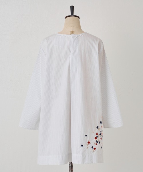 ❣️新品同様❣️ビアズリー 刺繍ブラウス BEARDSLEY（ビアズリー）の「星刺繍ブラウス（シャツ/ブラウス）」 - WEAR