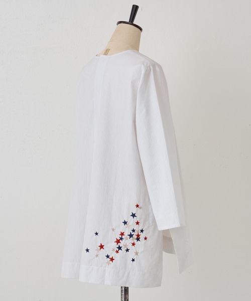 ビアズリー⭐️刺繍 ブラウス BEARDSLEY（ビアズリー）の「後ろ立体刺繍ブラウス（シャツ/ブラウス