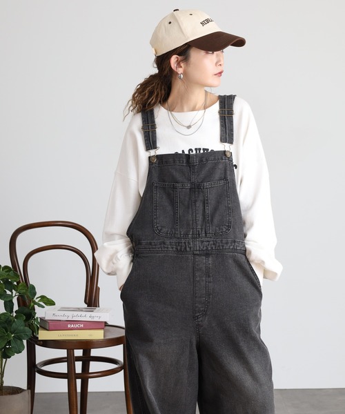 atONE（アットワン）の「atONE 大人カジュアルデニムサロペット（サロペット/オーバーオール・レディース・ネイビー/ライトブルー/ダークネイビー/ブルー/グレー系その他6・LL/4L/L/3L/M）」の3枚目の写真